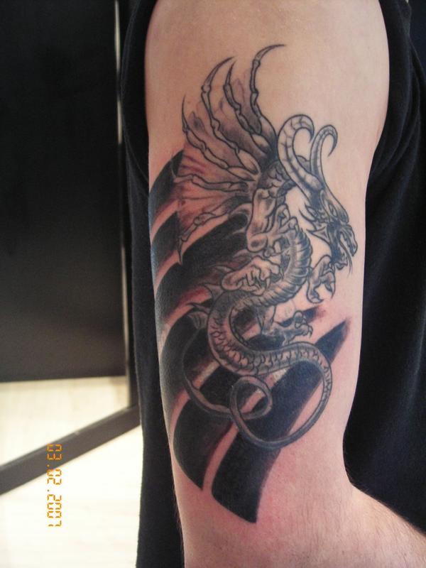 Photo de Dragon et fond japonnais, dragon, japonnais réalisé par Tattoo by Jerome