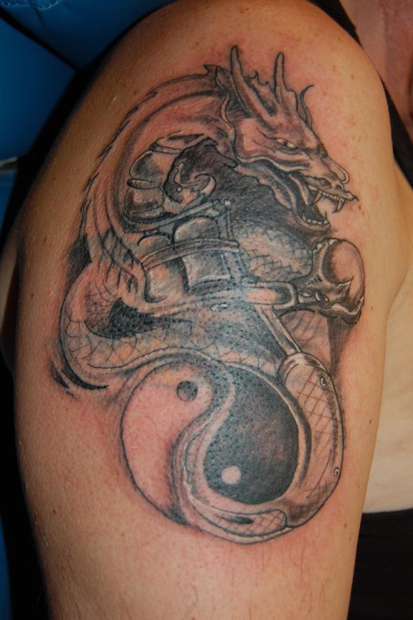dragon et yin yang