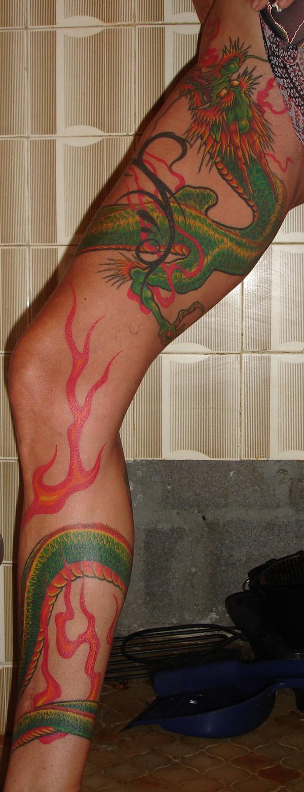 Photo de dragon oriental interieur cuisse, tatouage, dragon oriental réalisé par Bodygraphic