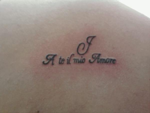 Photo de ecriture corse, tatouage, phrase en corse