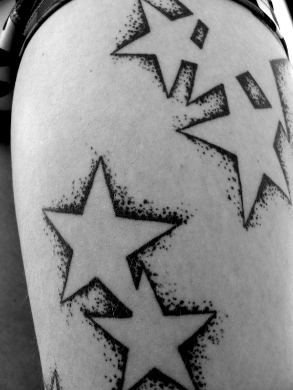 Photo de etoiles en pochoir, étoile, tatouage réalisé par Arxe