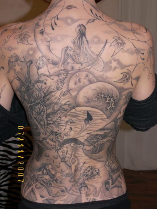 fée nue sur la lune