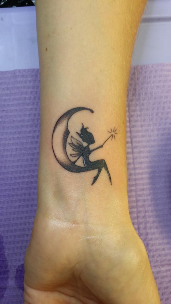 Photo de fée sur la lune, fantastique, fée réalisé par Tattoo Shop KaL