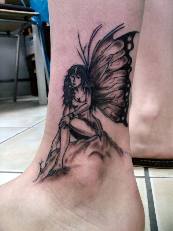 Photo de Fée sur un rocher, elfe, fantastique réalisé par Black Roses Tattoo