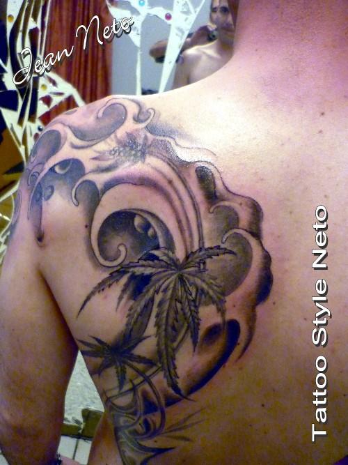 Photo de Feuille de cannabis, free hand, fleurs réalisé par Tattoo Style Neto