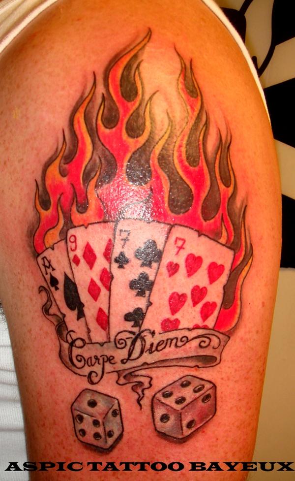 flamme et cartes à jouer