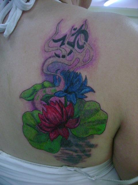 fleur de lotus et Om tibétain
