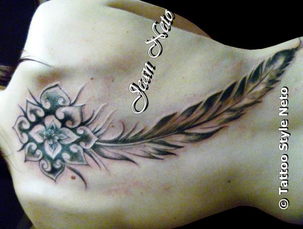 fleur indienne et plume