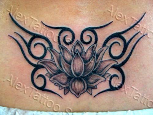 Photo de Fleur lotus et tribal, tribal, fleur réalisé par Déco Corps Peau