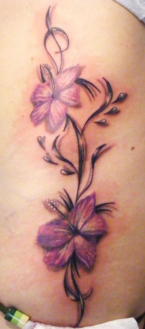 Photo de Fleurs et arabesques, fleurs, tatouage réalisé par Eastern Tattoo