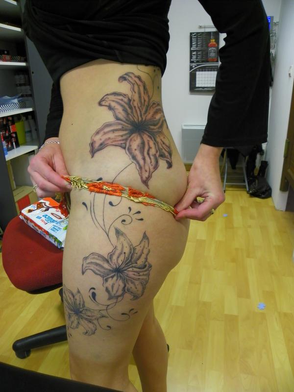 fleurs sur la hanche
