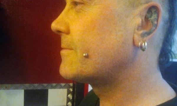 Photo de fossette, piercing, joue réalisé par Crypte Tattoo PIercing