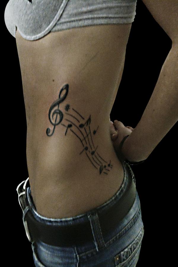 Photo de Gamme musicale, tatouage, sexy; musique réalisé par Art D'Corps