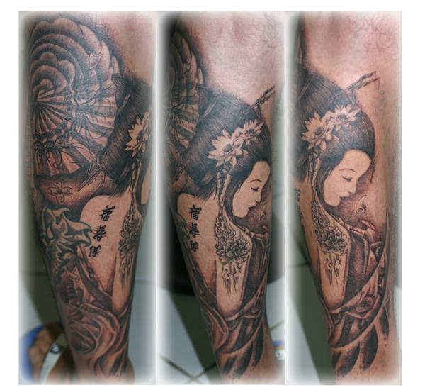 Photo de Geisha asiatique noir et gris, réaliste, geisha réalisé par Bodygraphic