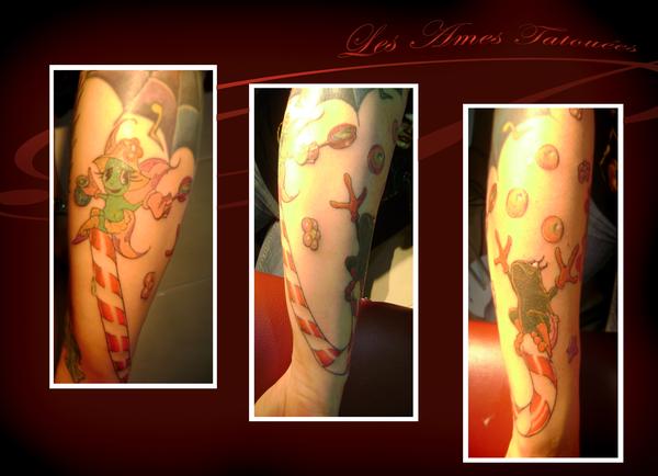Photo de Grenouille Papillon Sucre d'orge, papillon, tatouage réalisé par Les âmes tatouées