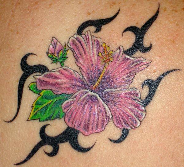 Photo de hibiscus couleur et tribal, tribal, fleurs réalisé par Bodygraphic