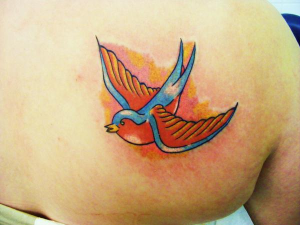 Photo de hirondelle, hirondelle, tatouage réalisé par Eastern Tattoo