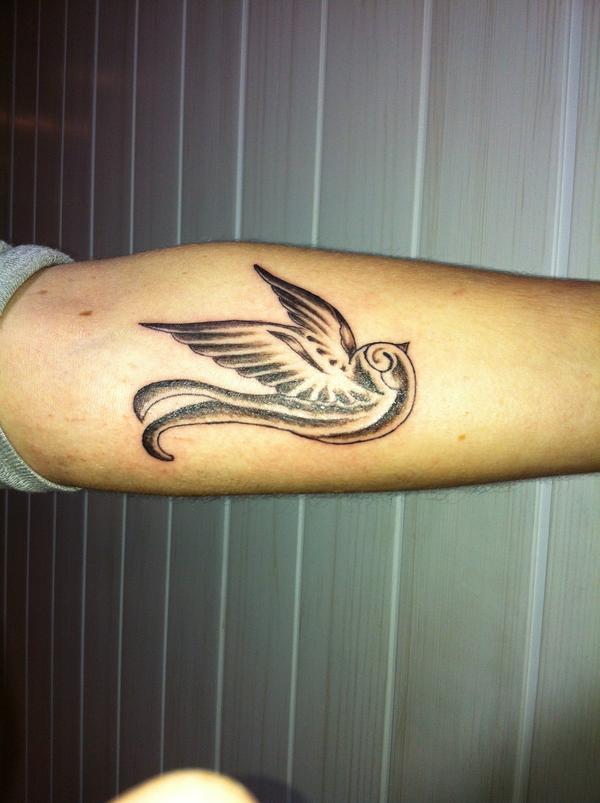 Photo de Hirondelle, old school, tatouage réalisé par Graphical Tattoo