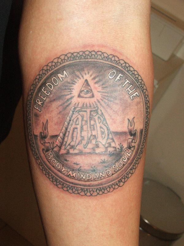 Photo de Hoby arm, tatouage, logo réalisé par A m'aime la peau