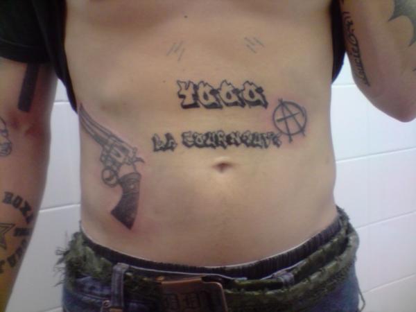 Photo de la courneuve 4000, écriture, tatouage