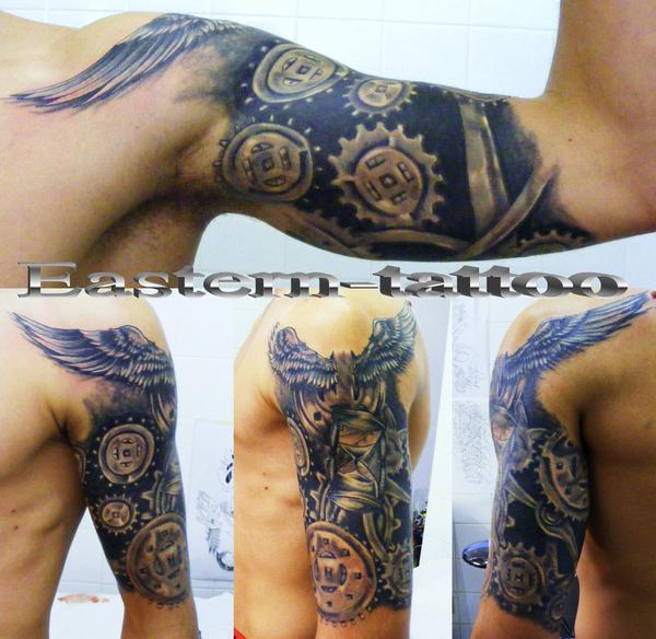 Photo de Le temps qui passe, tatouage, Ailes d'ange réalisé par Eastern Tattoo