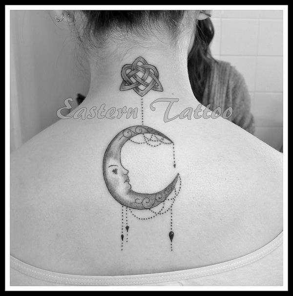 Photo de lune, tatouage, inclassable réalisé par Eastern Tattoo