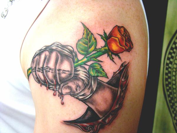 Photo de Main en sang et rose, fleur, rose réalisé par inkyblood
