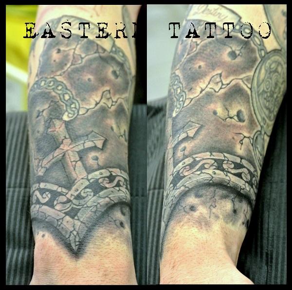 Photo de manchette pierre cassé, tatouage, inclassable réalisé par Eastern Tattoo