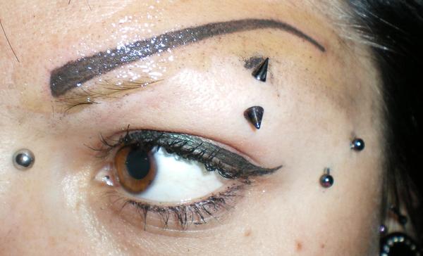 Maquillage permanent sourcils