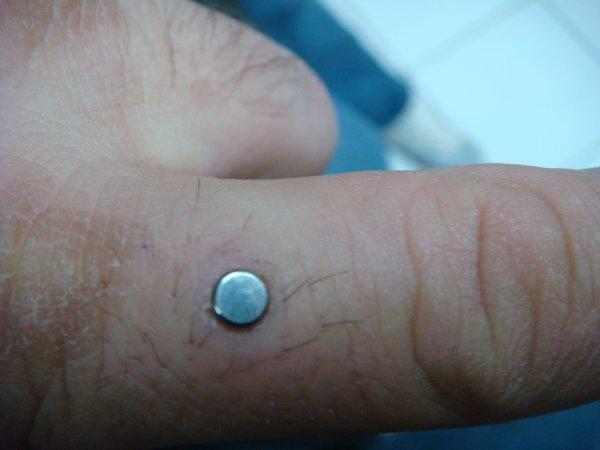 micro dermal pouce