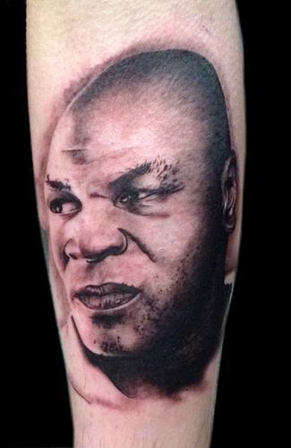 Photo de Mike Tyson, portrait, tatouage réalisé par Kalil Tattoo & Piercing
