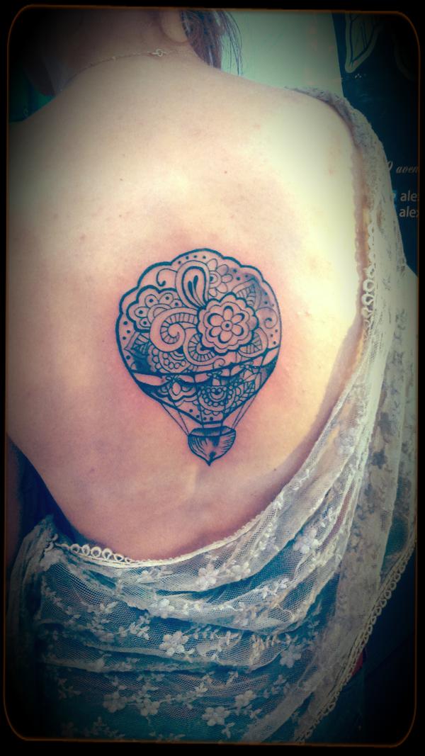 Photo de mongolfiere dentelle, tatouage, inclassable réalisé par Alextattoo