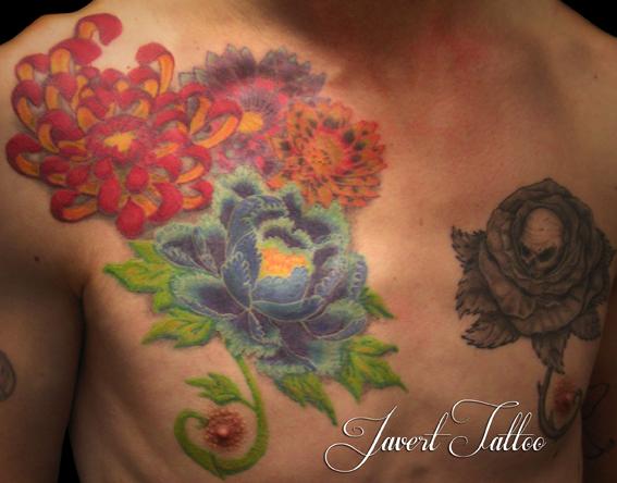 Photo de Motif floral, fleurs, tatouage réalisé par Javert Tattoo