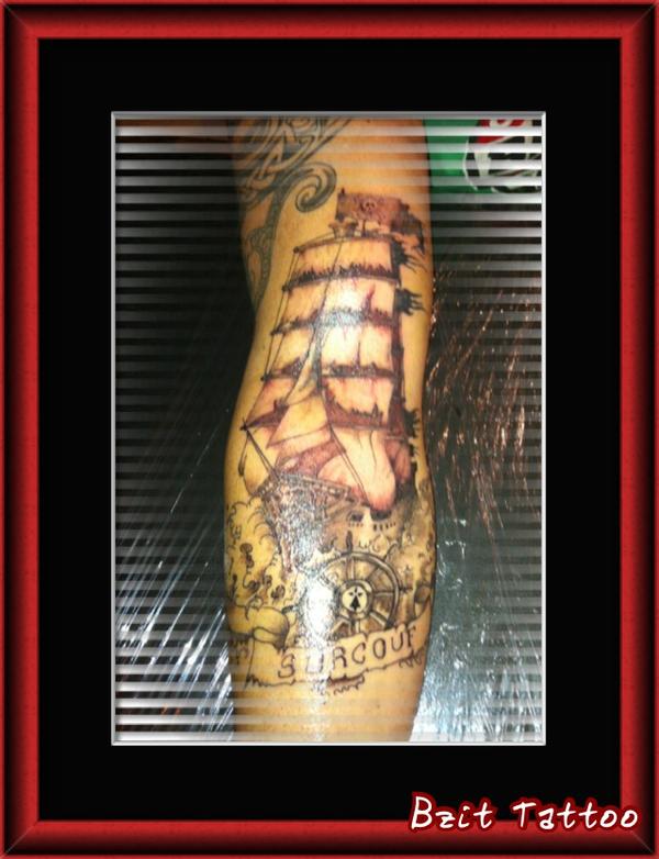 Photo de navire, tatouage, navire réalisé par Bzit Tattoo