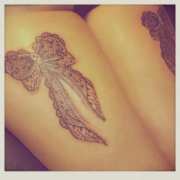 Photo de noeud dentelle, tatouage, inclassable réalisé par Alextattoo