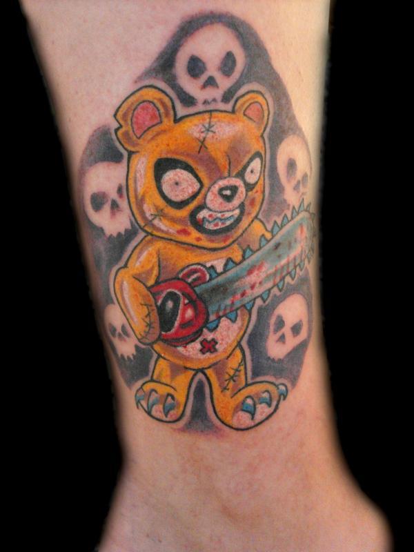 Photo de Nounours, skull, tatouage réalisé par Heretic'Art Tattoo