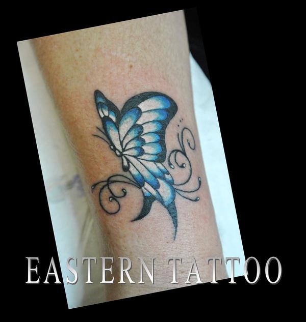 Photo de Papillon, papillon, fleurs réalisé par Eastern Tattoo