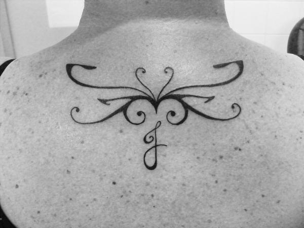 Photo de Papillon stylisé, papillon, fleurs réalisé par Eastern Tattoo