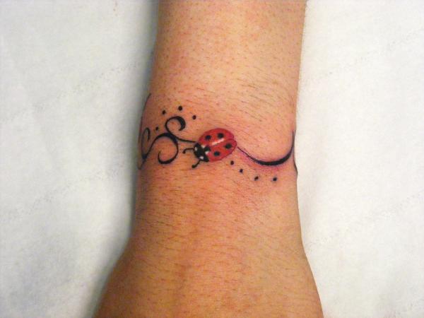 Petit bracelet coccinelle