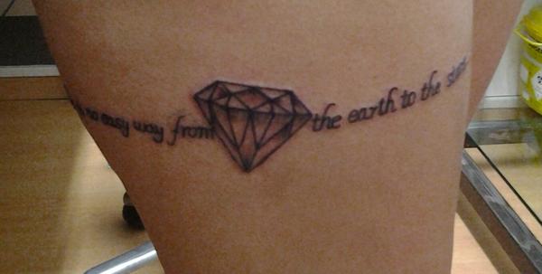 Photo de phrase, tatouage, phrase et diamant réalisé par Stardust