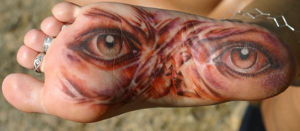 Photo de Pied aux yeux réalistes, portrait, pied réalisé par Bodygraphic