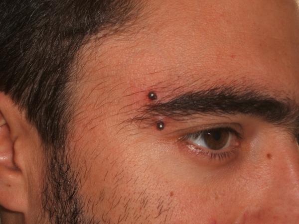 piercing à l'arcade