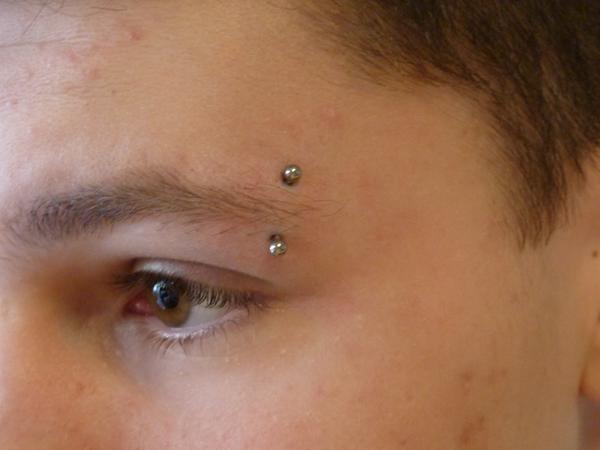 Photo de piercing arcade, arcade, piercing réalisé par Studio-Look