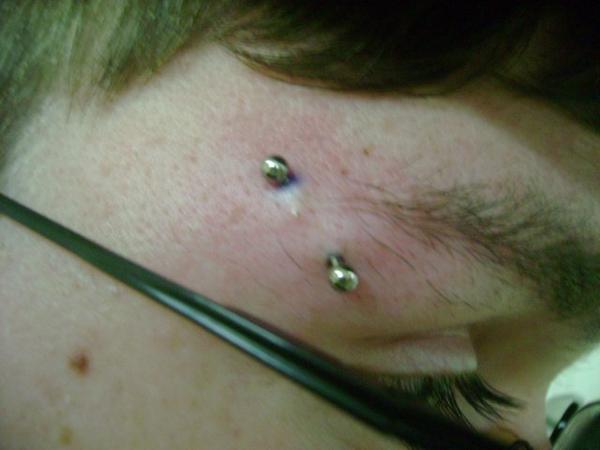 Photo de Piercing arcade, arcade, piercing réalisé par Tattoos passion