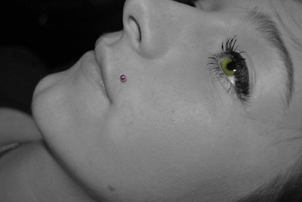 Photo de piercing madonna, piercing, madonna réalisé par Bad girl studio piercing