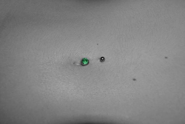 Photo de piercing nombril, piercing, nombril réalisé par Bad girl studio piercing