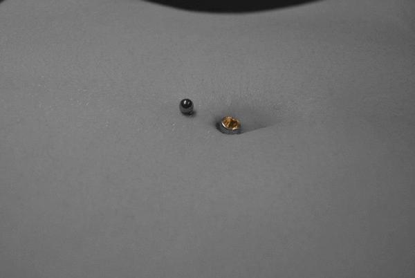 Photo de piercing nombril, piercing, nombril réalisé par Bad girl studio piercing