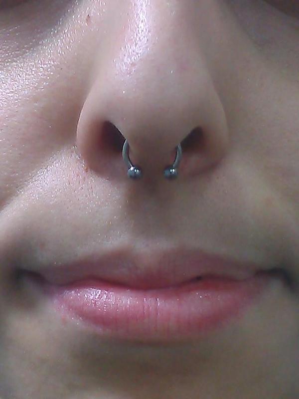 Photo de piercing septum, piercing, nez réalisé par Corpus memori