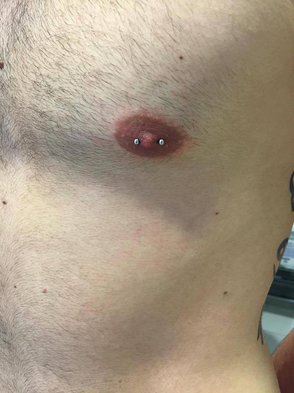 Photo de piercing téton, piercing, téton réalisé par Skin Look