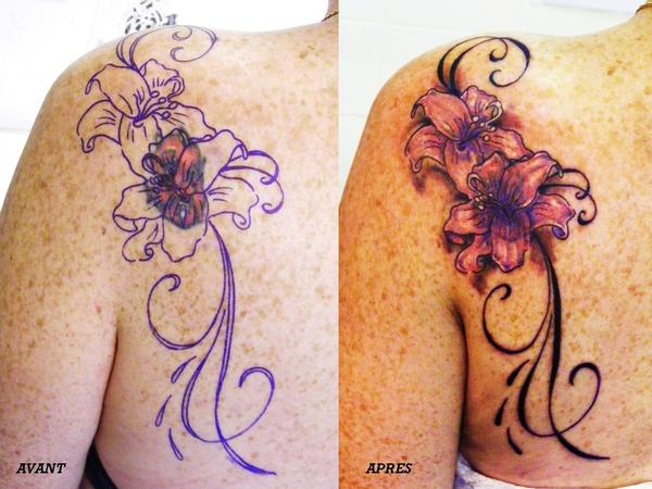 Photo de recouvrement, fleurs, tatouage réalisé par Eastern Tattoo